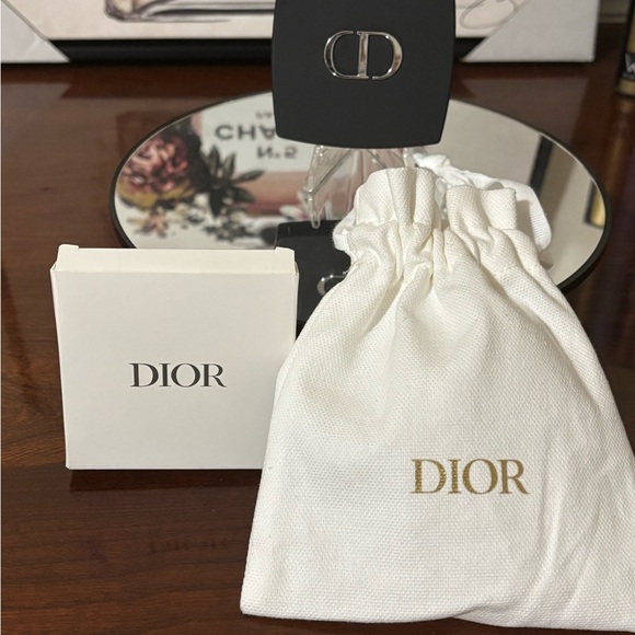 NWOT Dior Mirror with Dior pouch!💫🌟 - Picture 3 of 5